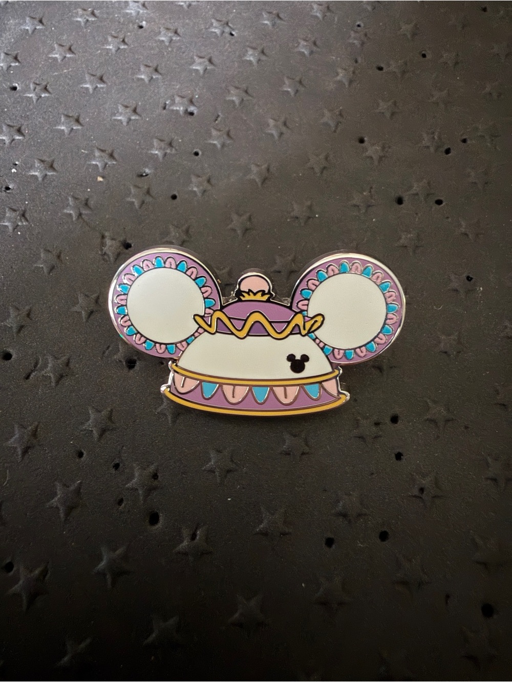 Disney pin - Hidden Mickey - 2025 Mrs Potts Ear Hat - Wave -B